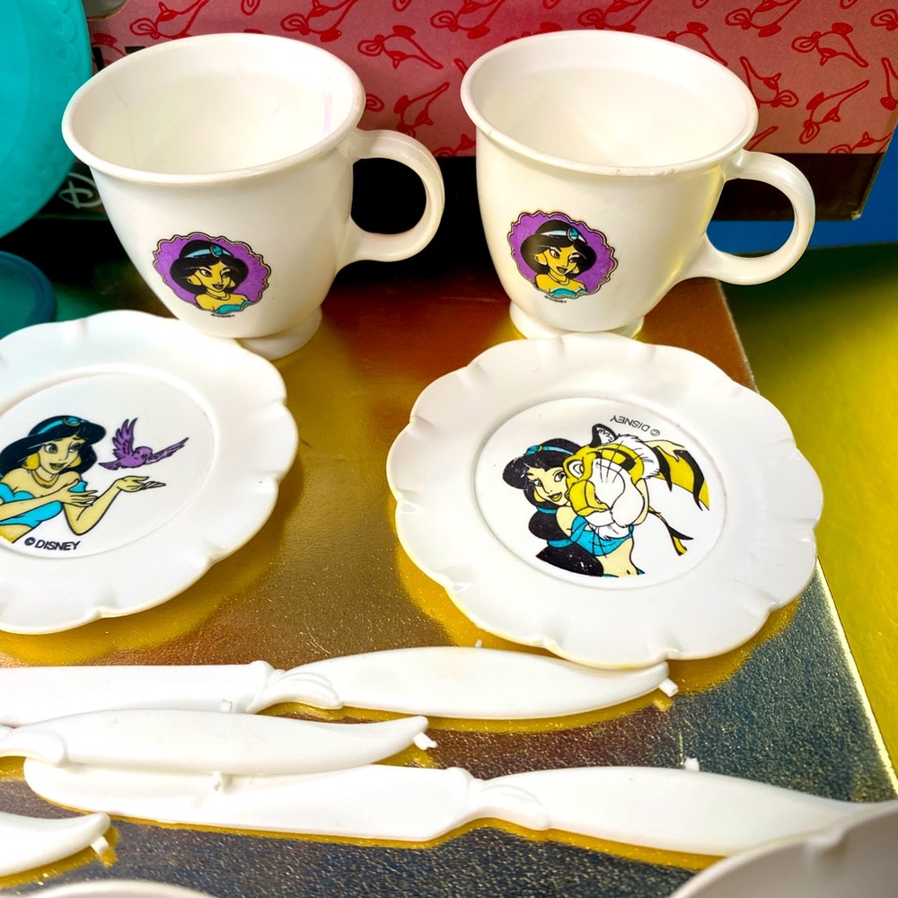 Disney Store Exclusive Vintage 90’s Aladdin & Princess JasmineTea Set - Picture 3 of 14